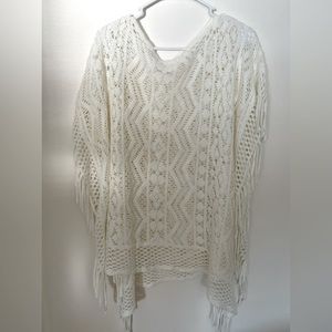 Beautiful pull on cream colored shawl‎ with fringe. Perfect for summer evening.